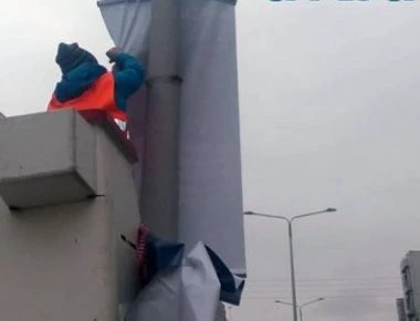 Ξηλώνουν τις αφίσες του Αλέξη Τσίπρα για την ομιλία στη Θεσσαλονίκη! (φώτο)